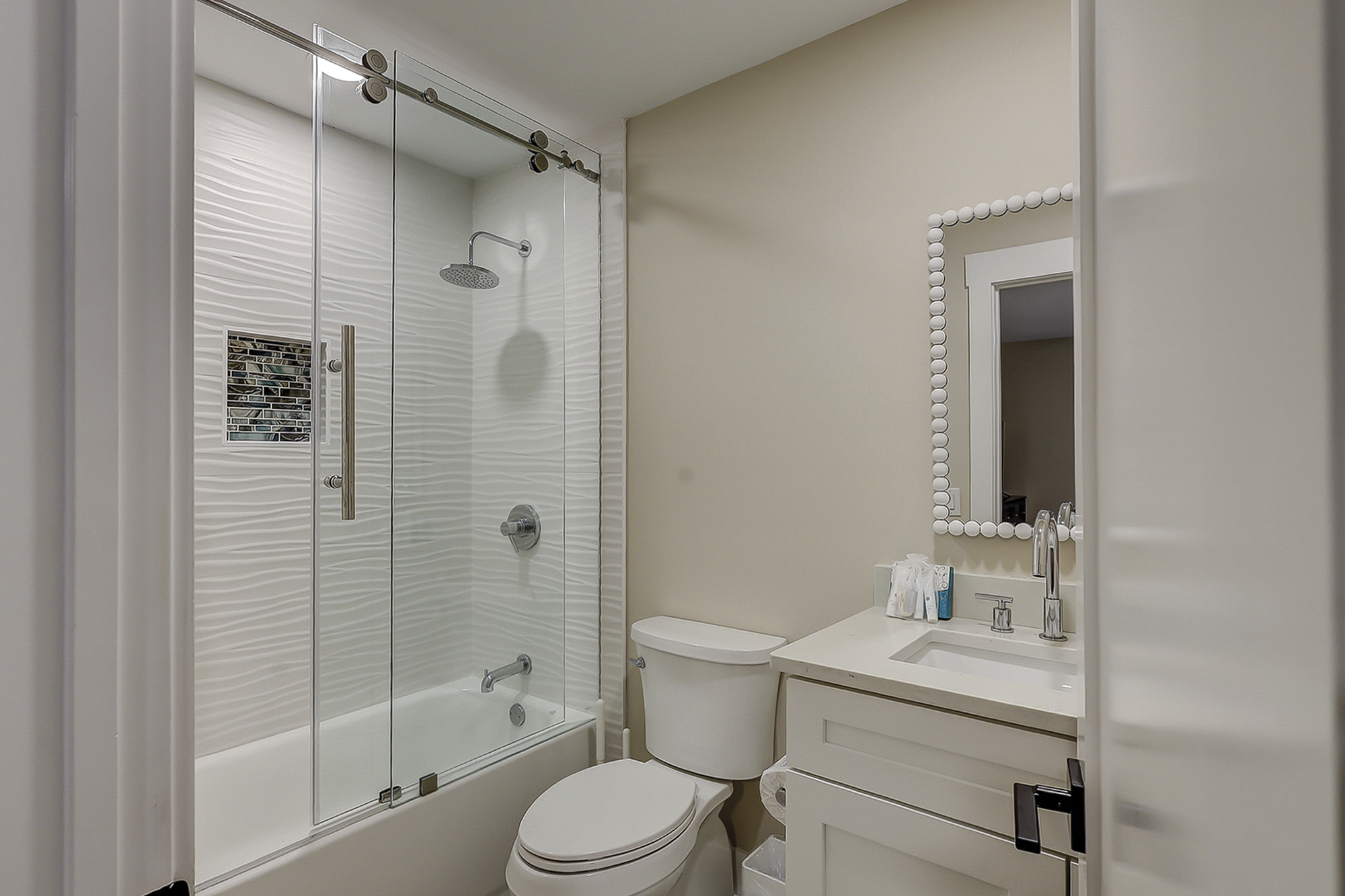 Twin Bedroom Guest Bathroom