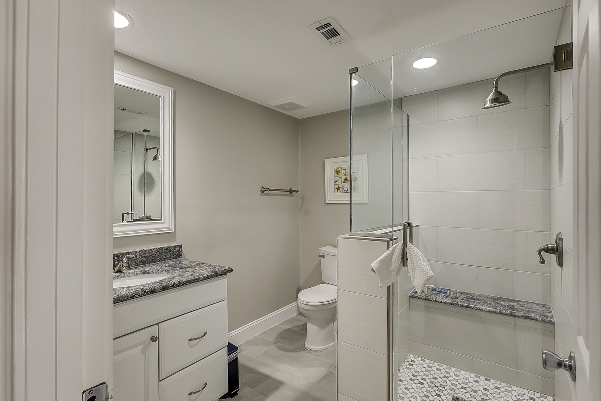 Main Floor King Suite Full Bathroom