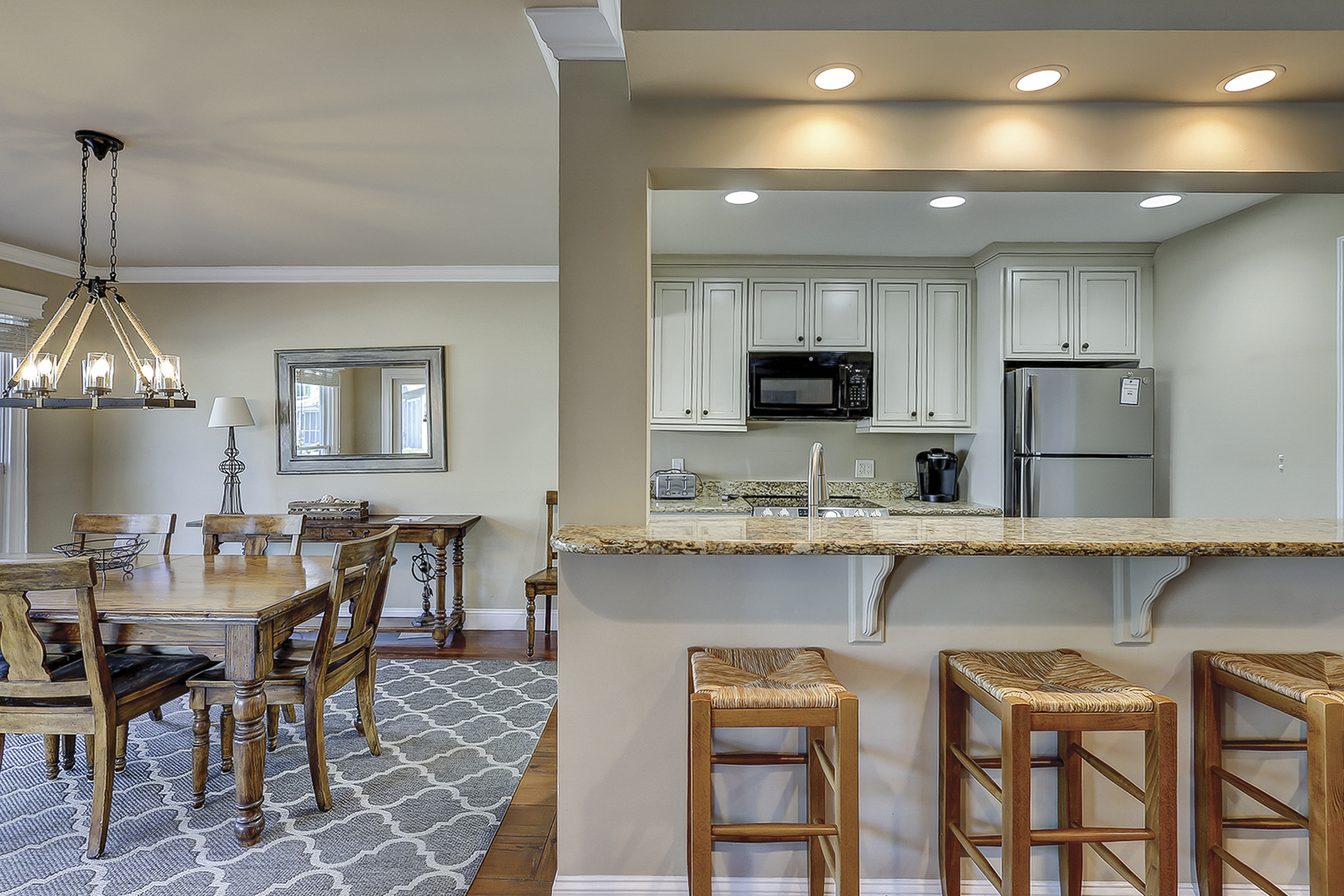 Dining Area & Kitchen