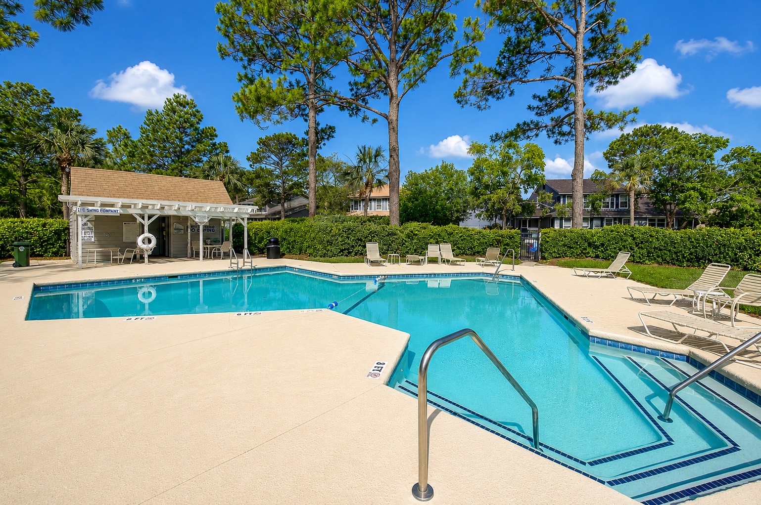 Lands End Community Pool