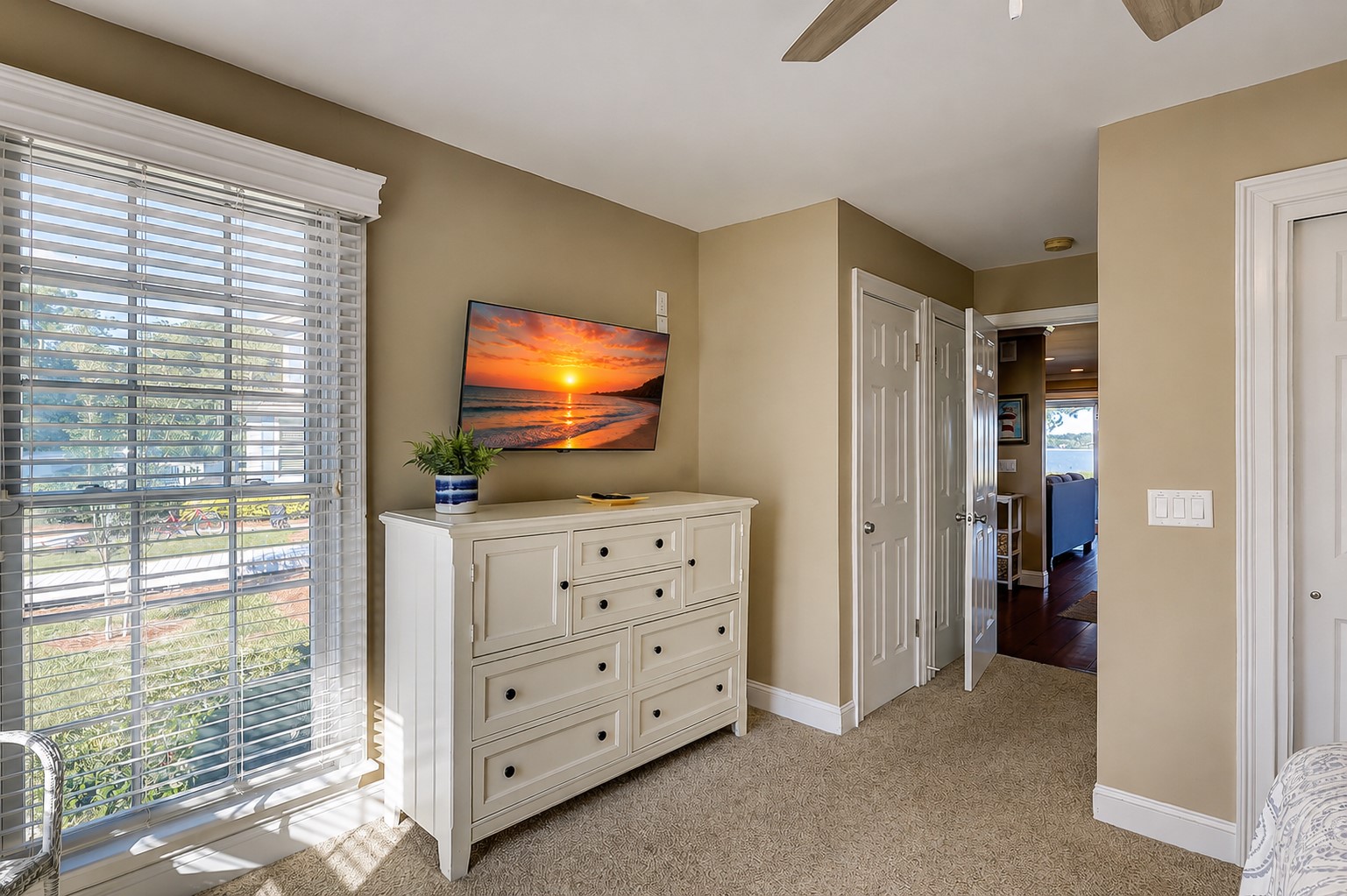 Main Floor King Suite