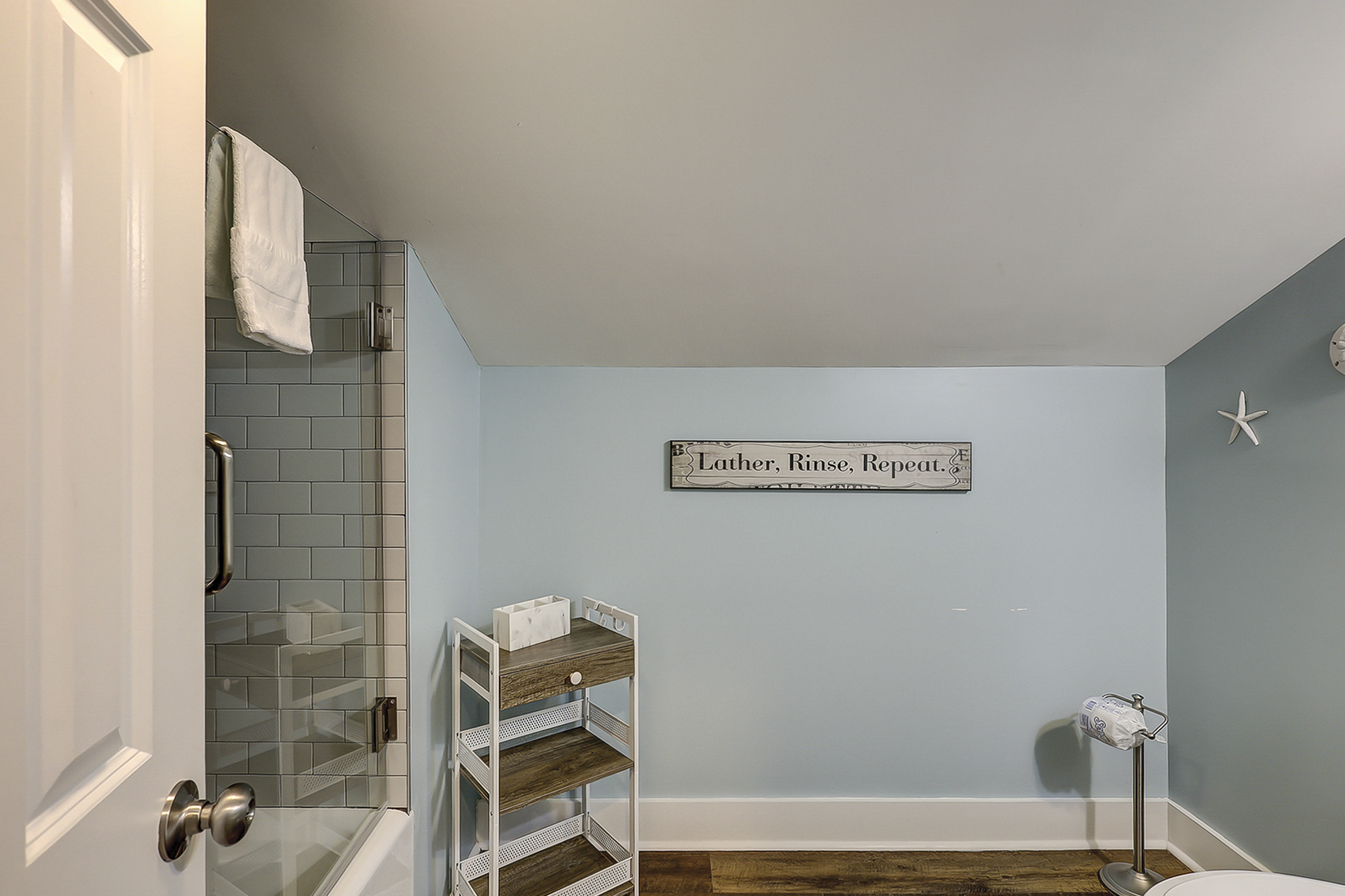 3rd Floor - Guest Full Bathroom