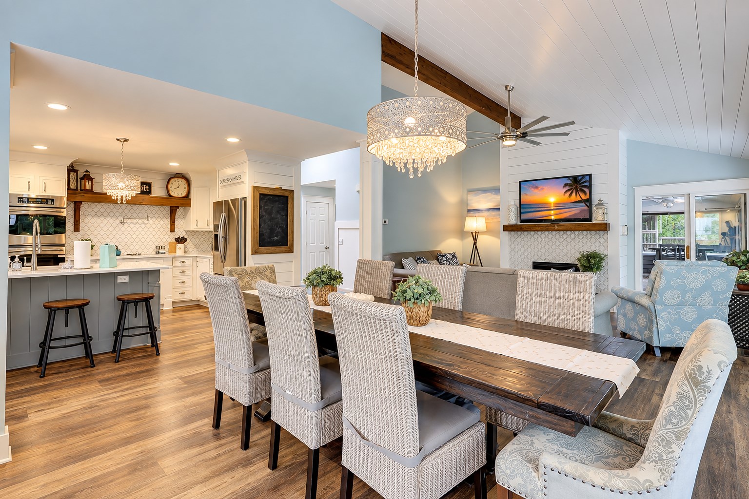 28 Ruddy Turnstone - Dining Area
