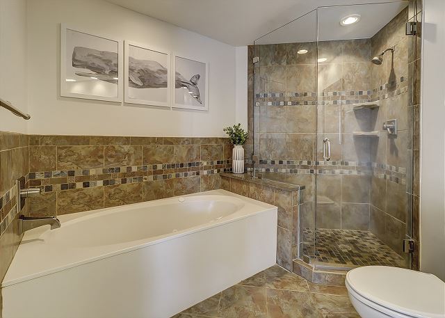 King Suite Full Bathroom