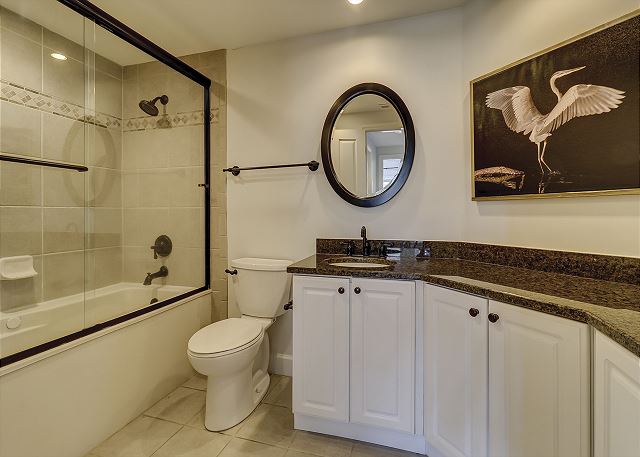 Guest Suite Full Bathroom