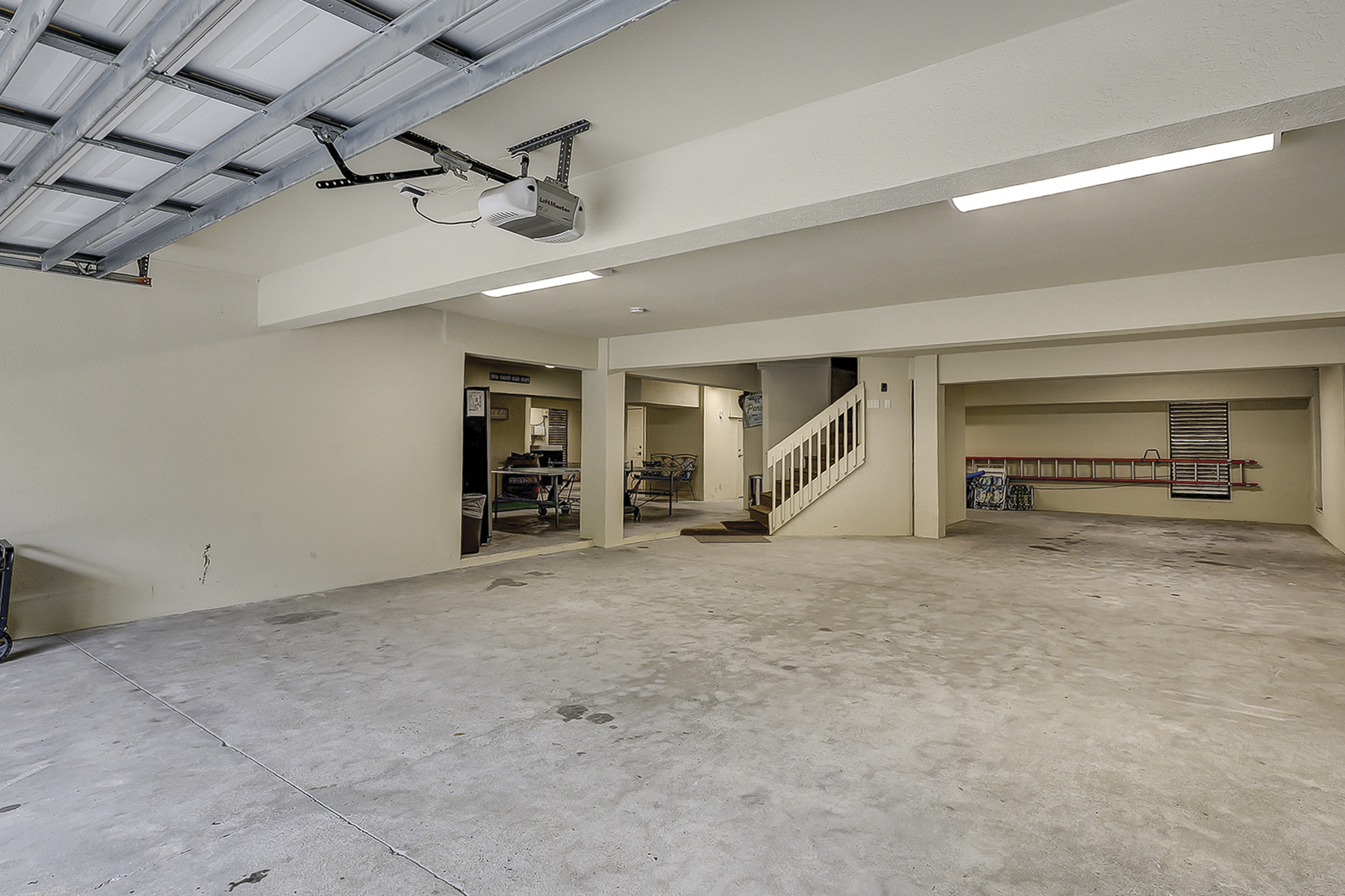 20 Knotts Way - Garage
