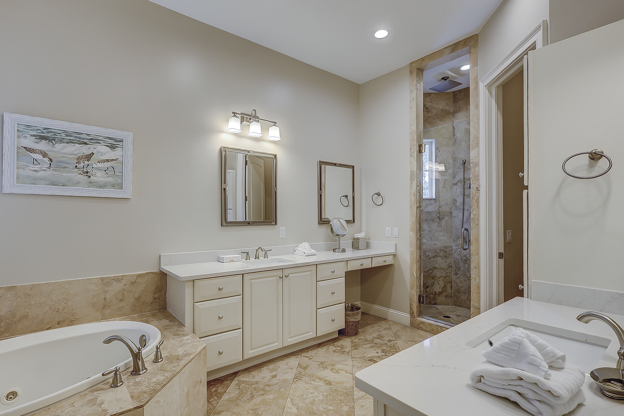 20 Knotts Way - 1st Floor - Master Suite Full Bathroom