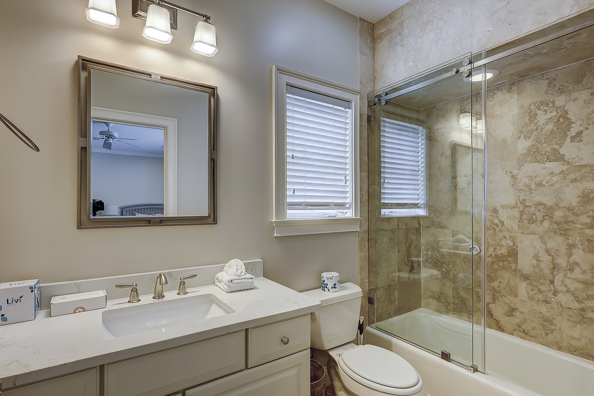 20 Knotts Way - 2nd Floor Guest Suite Full Bathroom