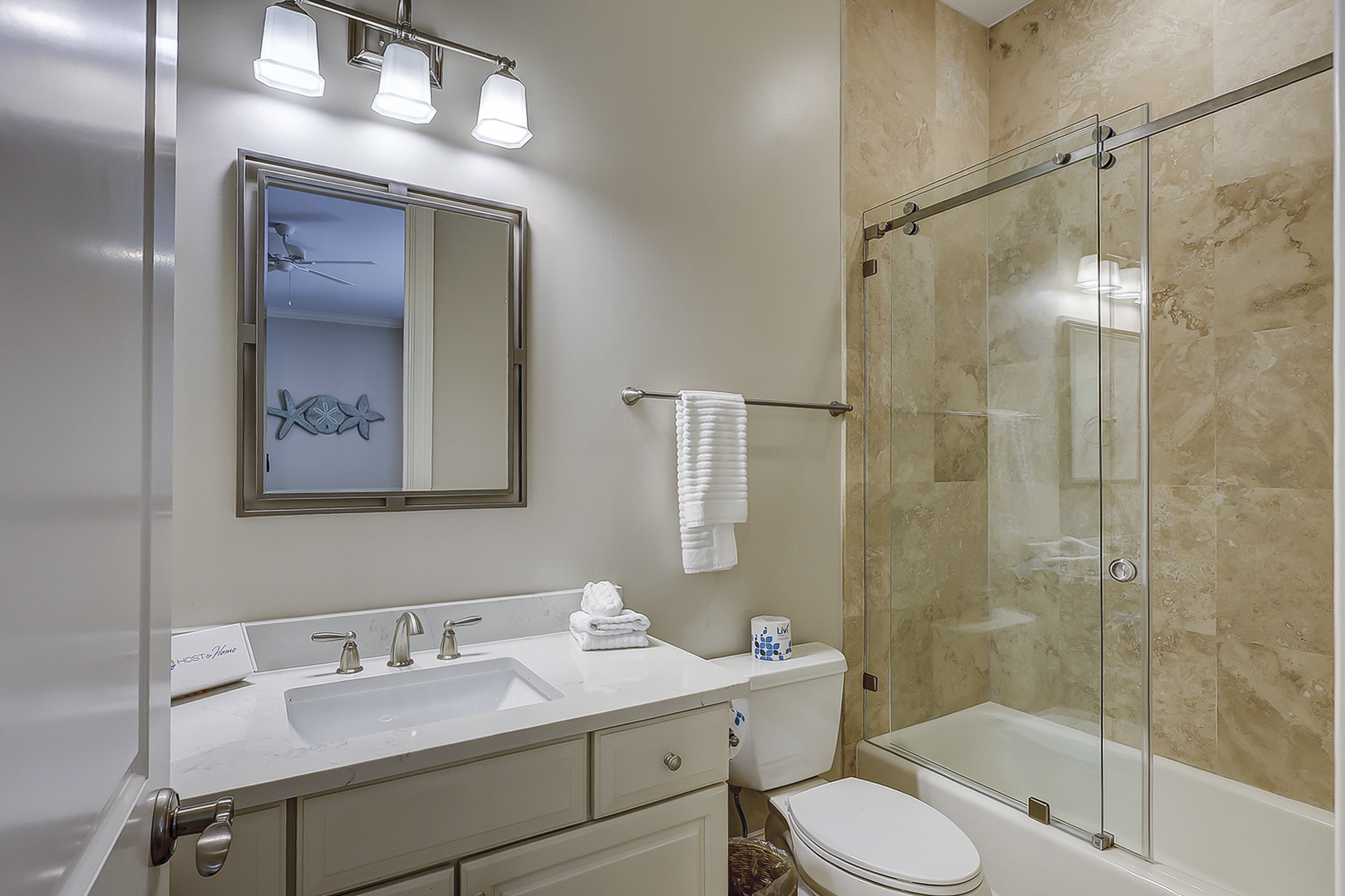 20 Knotts Way - 1st Floor - Guest Suite - Full Bathroom