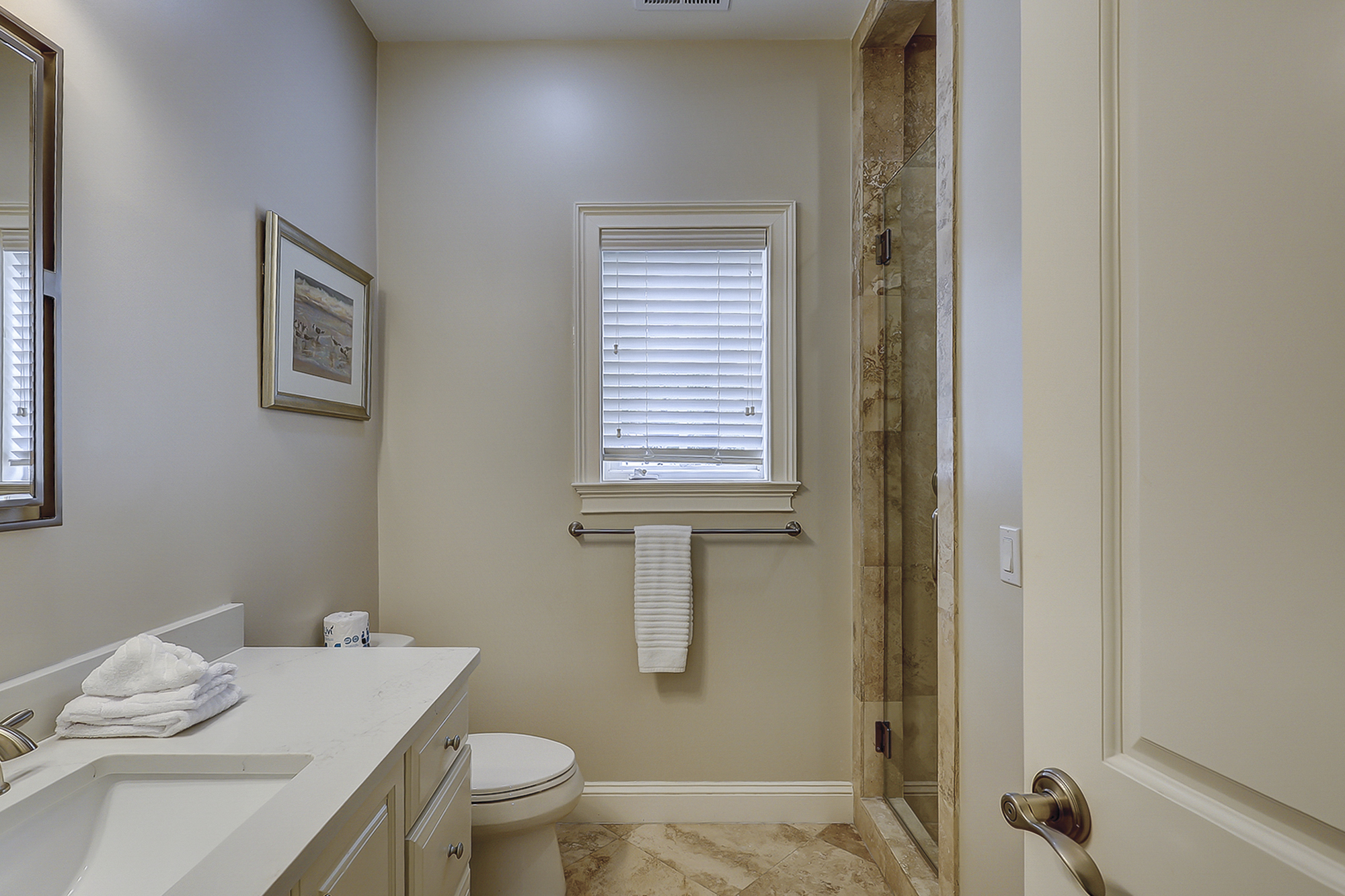 20 Knotts Way - 2nd Floor King Suite Full Bathroom