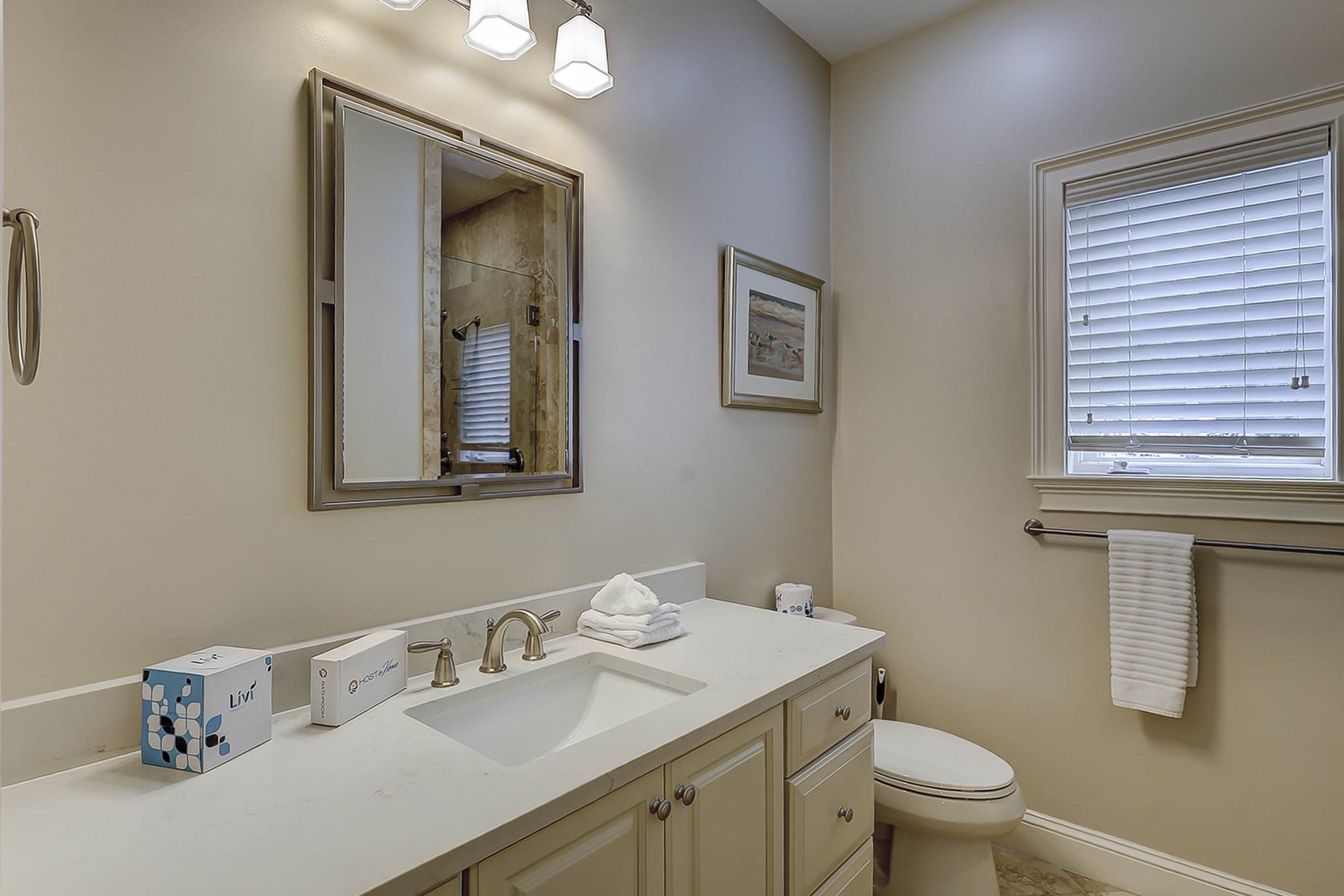 20 Knotts Way - 2nd Floor King Suite Full Bathroom