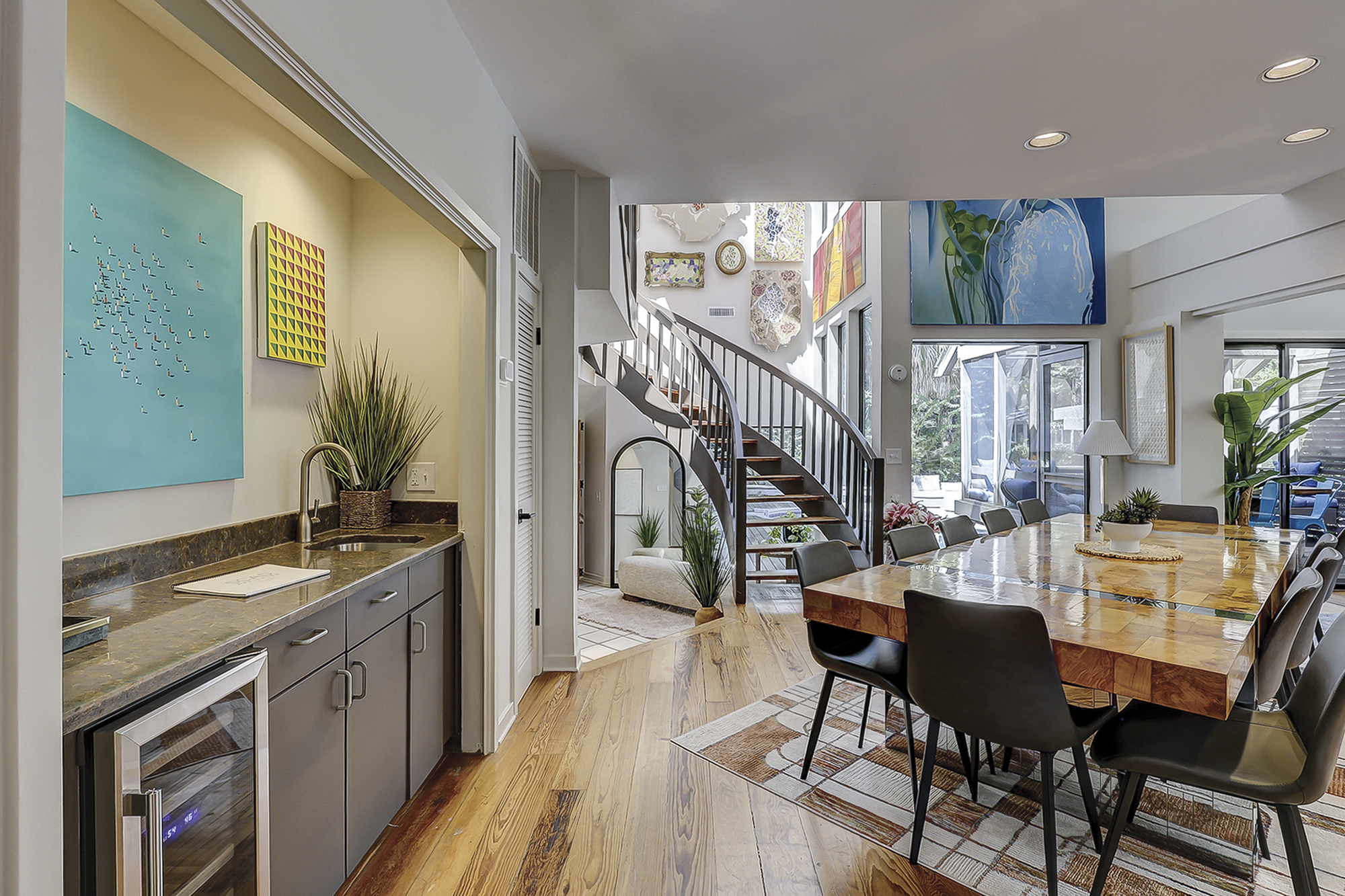 Dining Area with Wet Bar