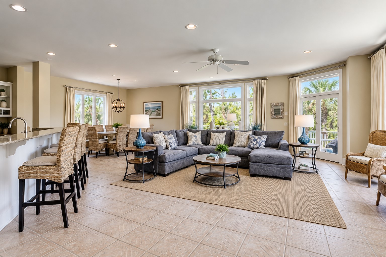 8 Curlew - Living Area
