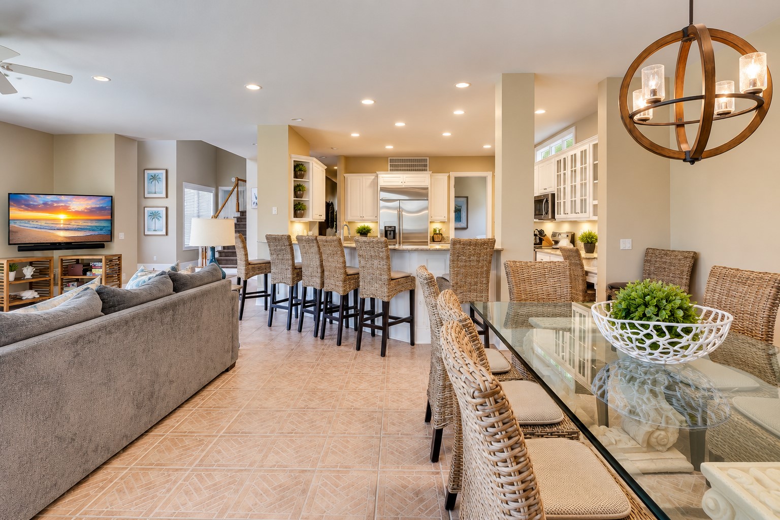 8 Curlew - Dining Living Area