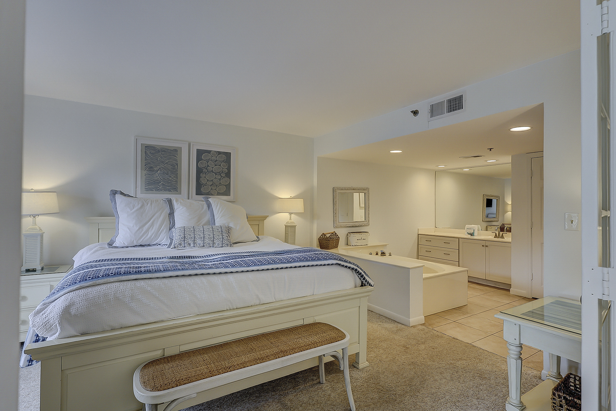 3229 Villamare - King Suite