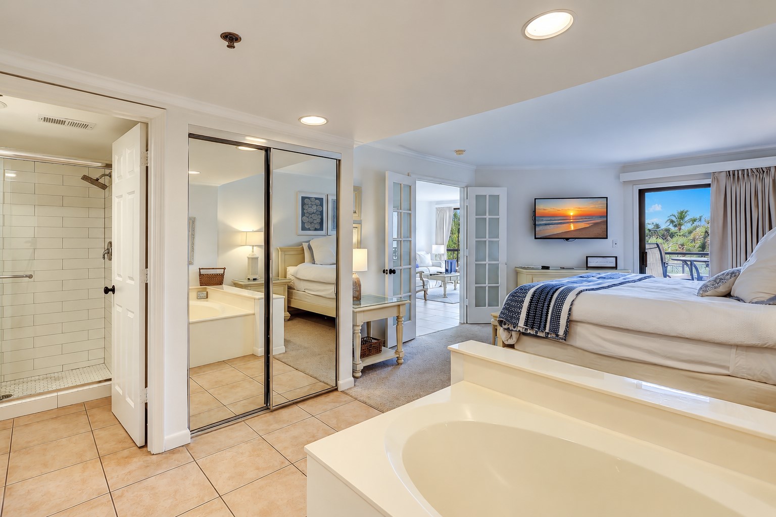 3229 Villamare - King Master Suite