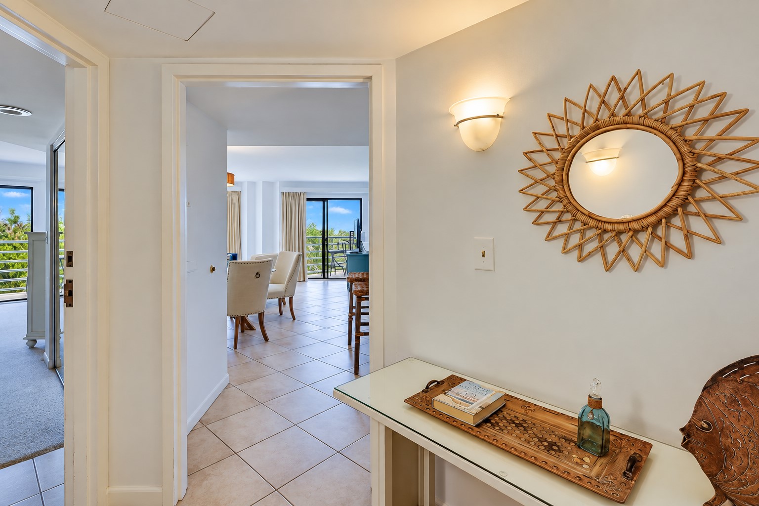 3229 Villamare - Entry