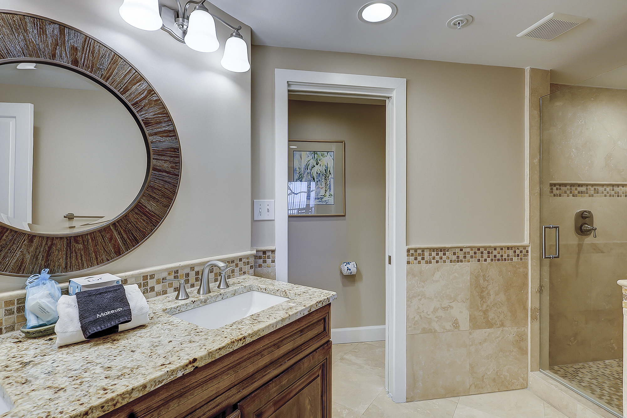 King Suite Full Bathroom