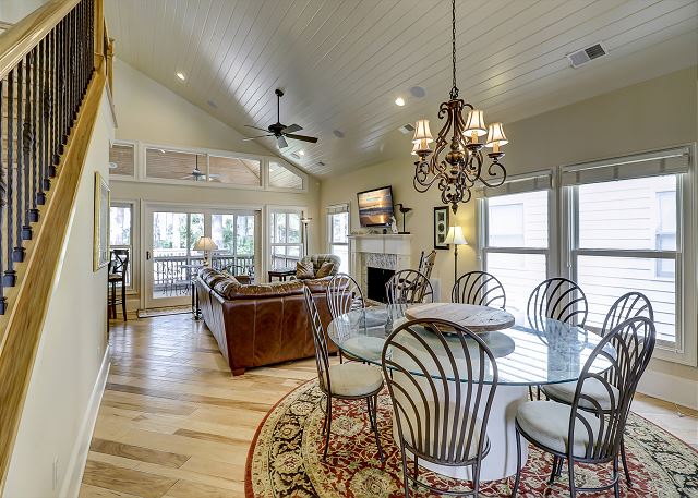 Dining/Livng Area