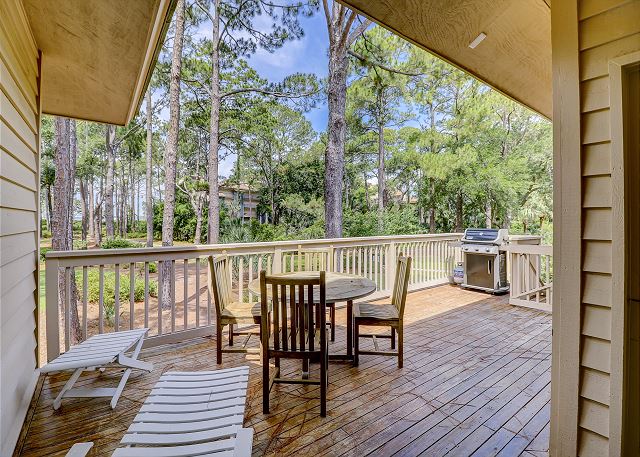 Sun Deck & Grilling Area