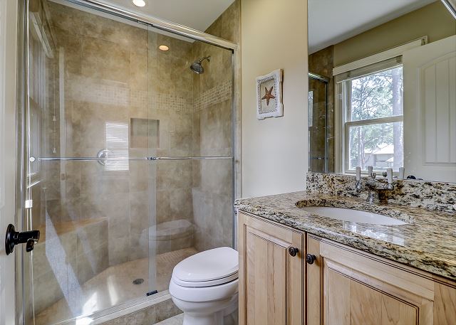 Guest Suite Full Bathroom