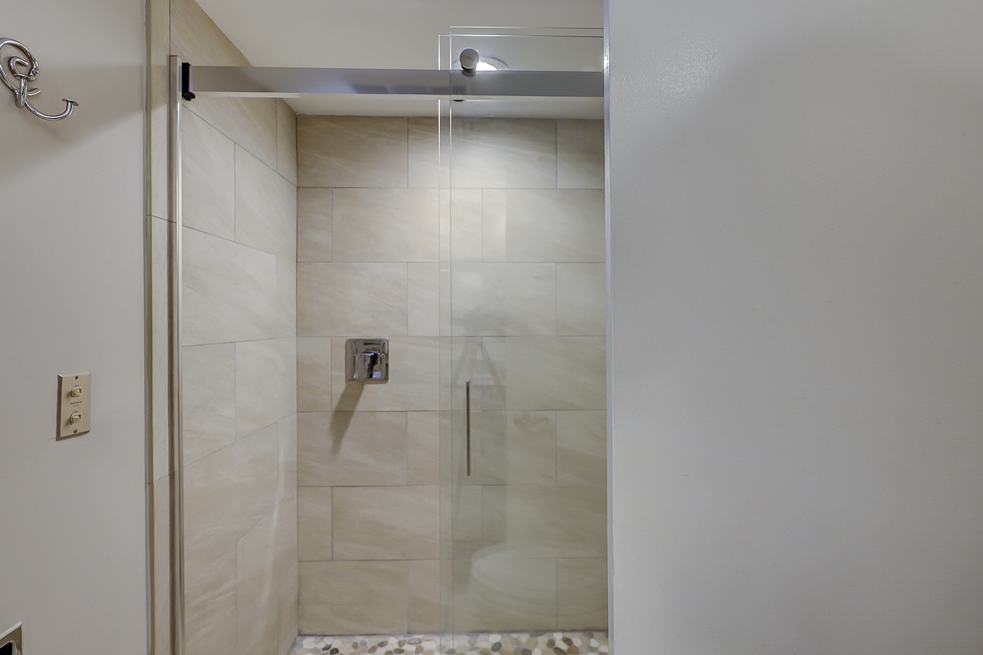 King Suite Full Bathroom