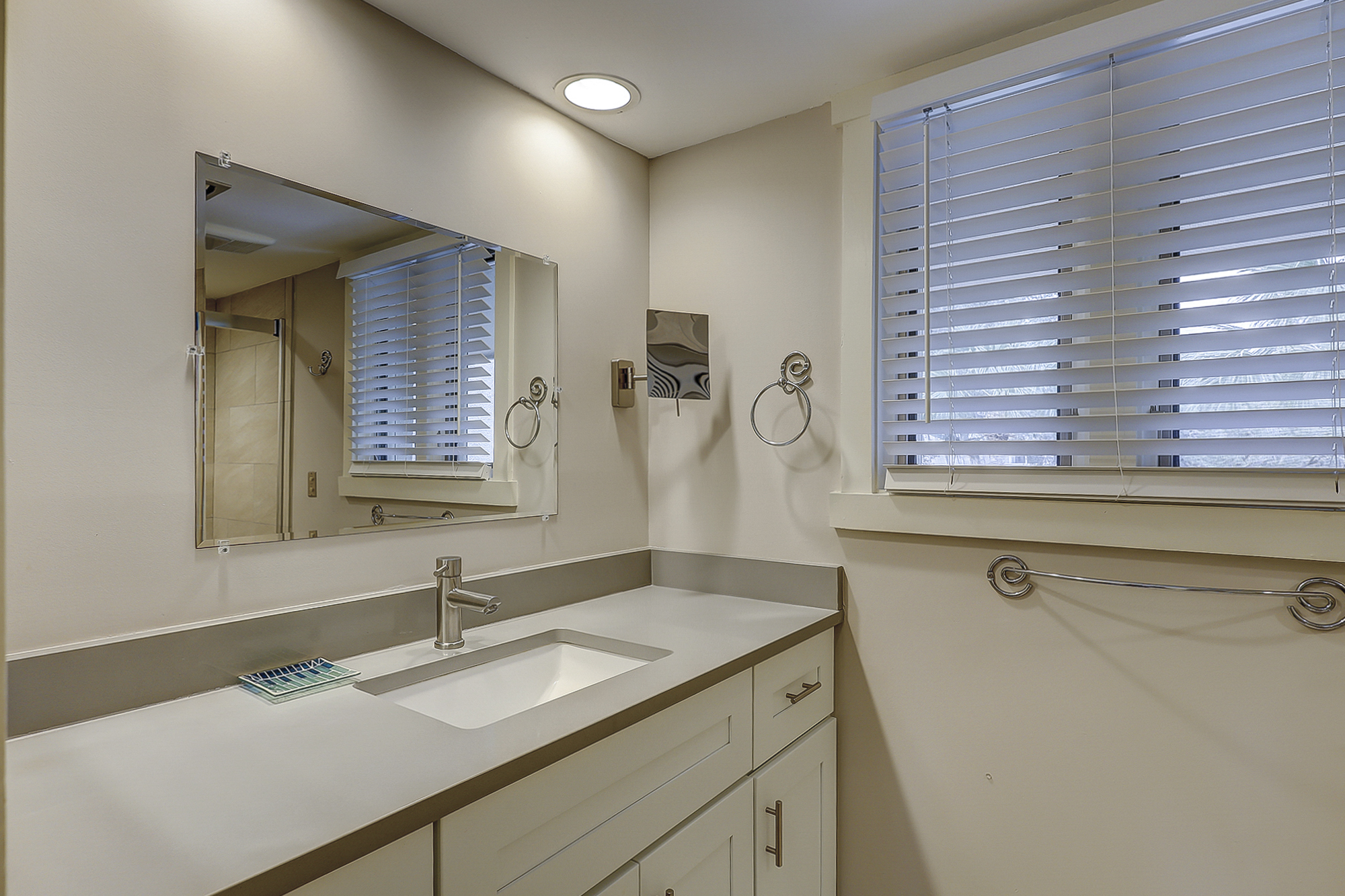 King Suite Full Bathroom