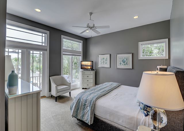 1st Floor King Suite