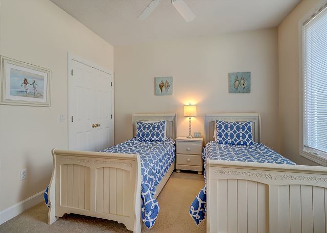 1st Floor Guest Suite - 2 Twins