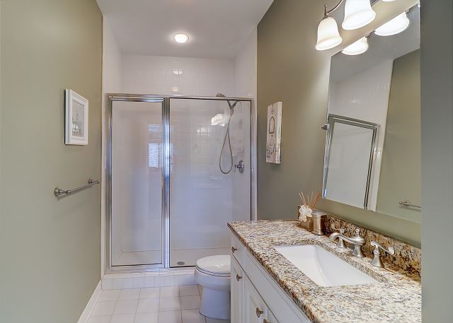 2nd Floor Guest Suite Full Bathroom