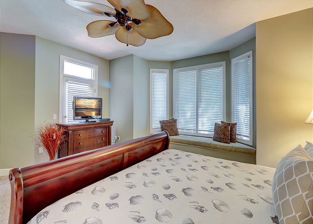 1st Floor King Suite
