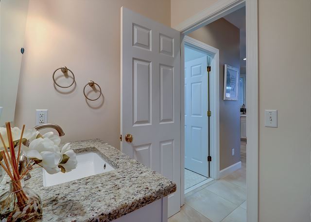 1st Floor Guest Suite Full Bathroom