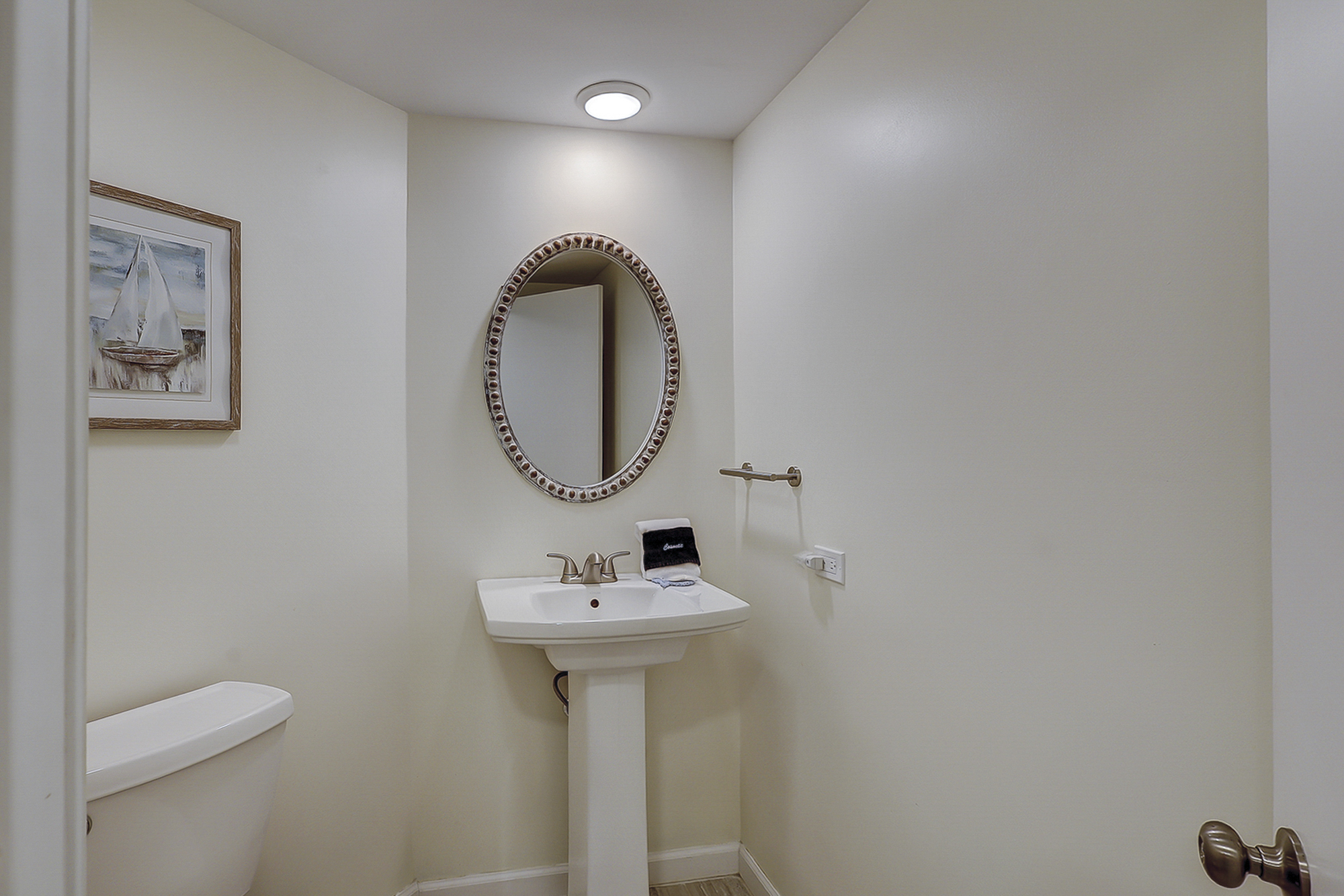 206 Barrington Arms | Photo 17