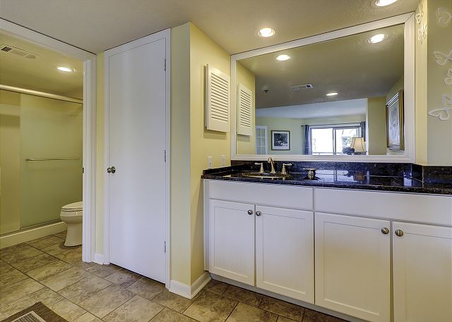 King Suite Full Bathroom
