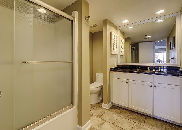 Guest Suite Full Bathroom