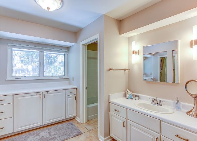 King Suite Full Bathroom
