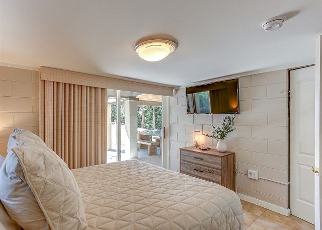 1st Floor Queen Suite