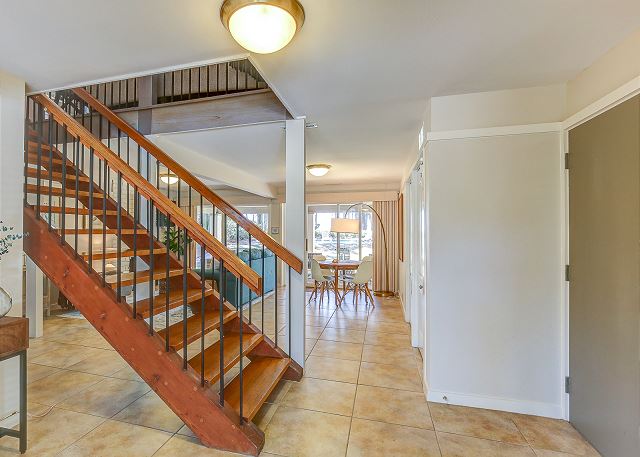 1st Floor Entry