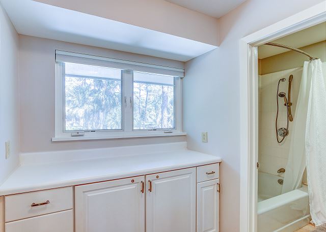King Suite Full Bathroom