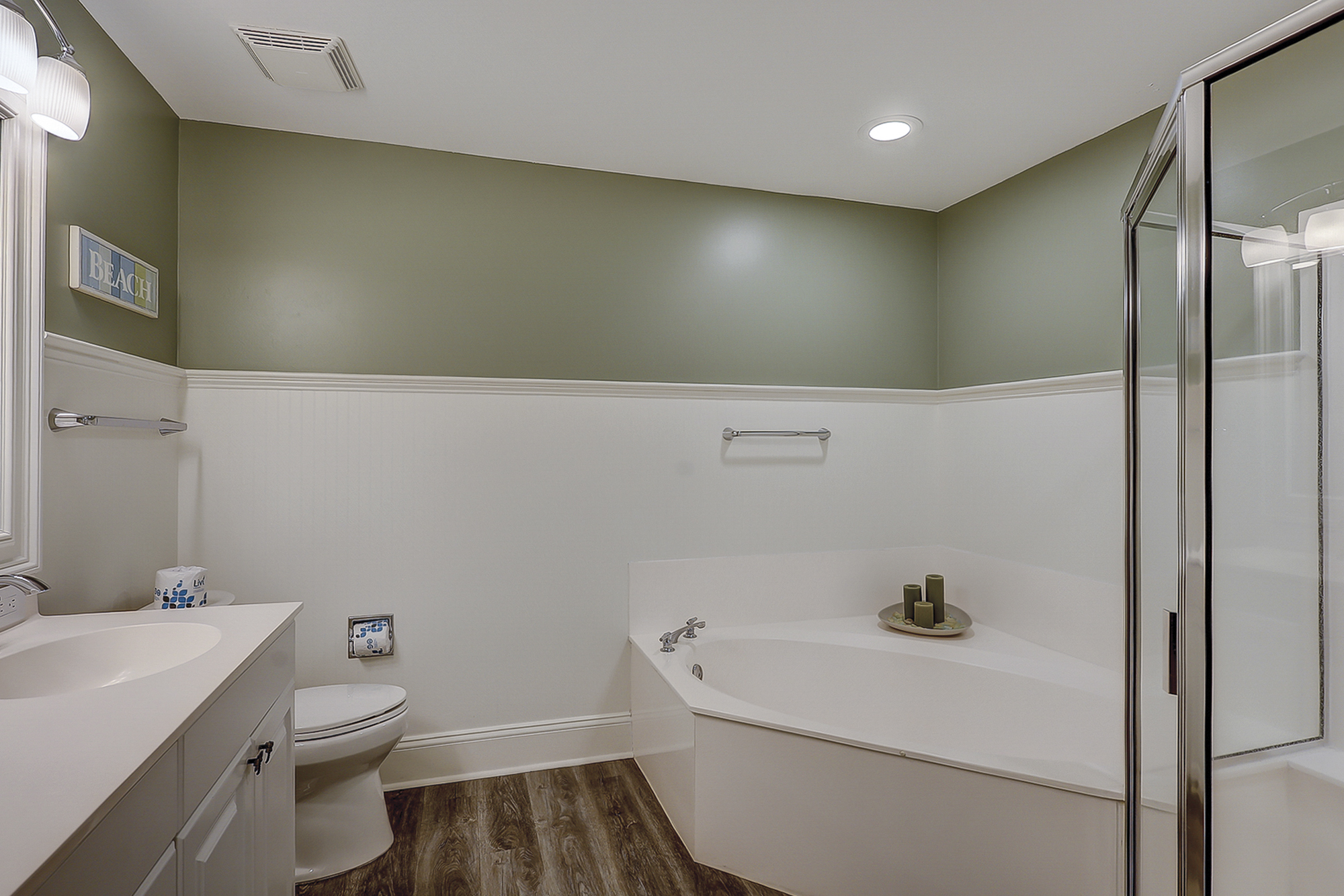 Guest Suite Full Bathroom