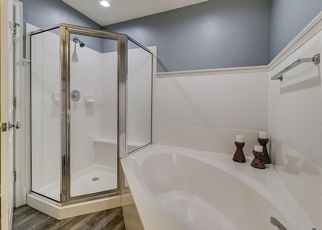 King Suite Full Bathroom