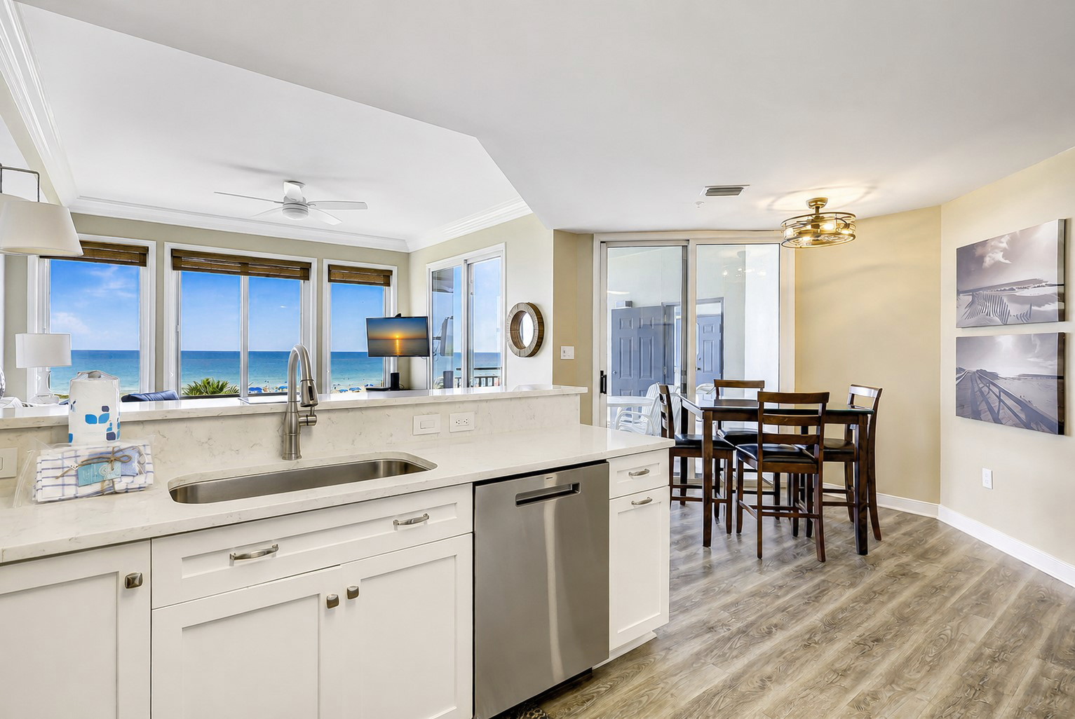 Kitchen/Dining Area