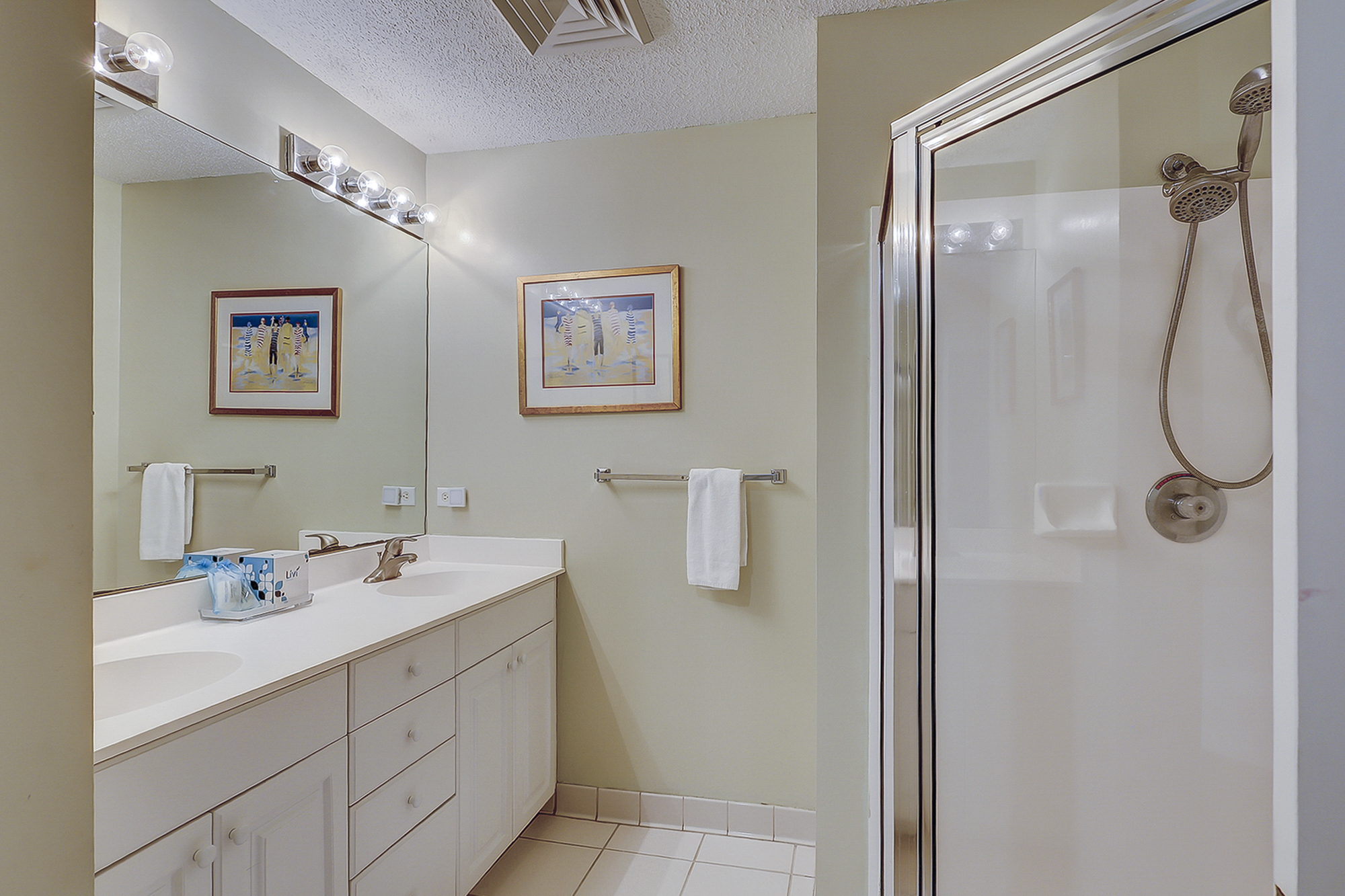 King Suite Full Bathroom