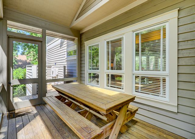 Screened Porch Off Kitchen