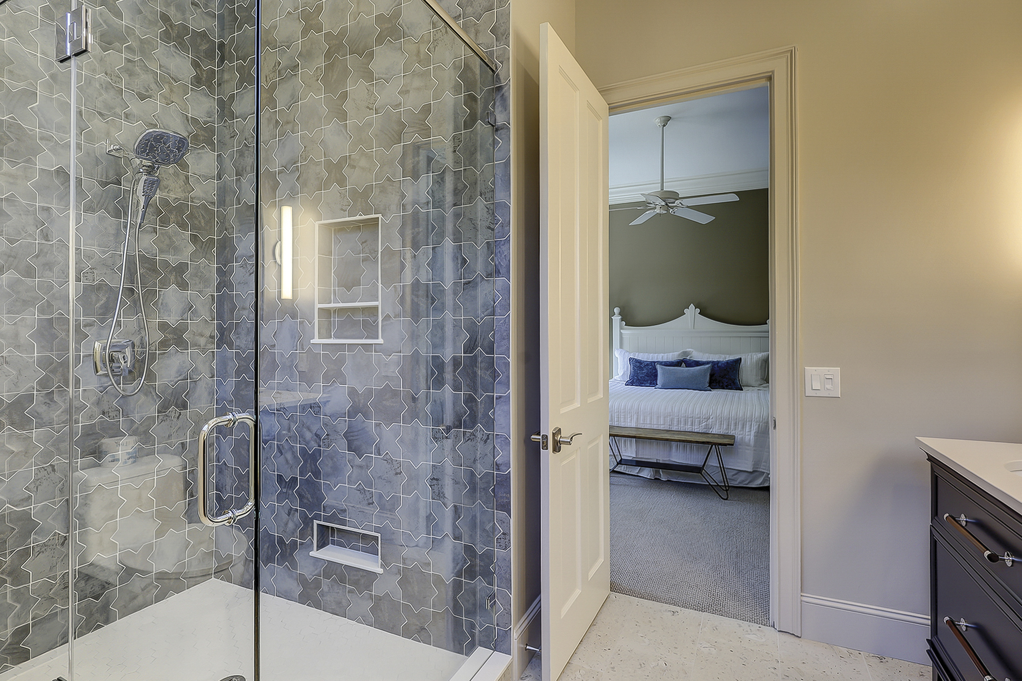King Suite Full Bathroom