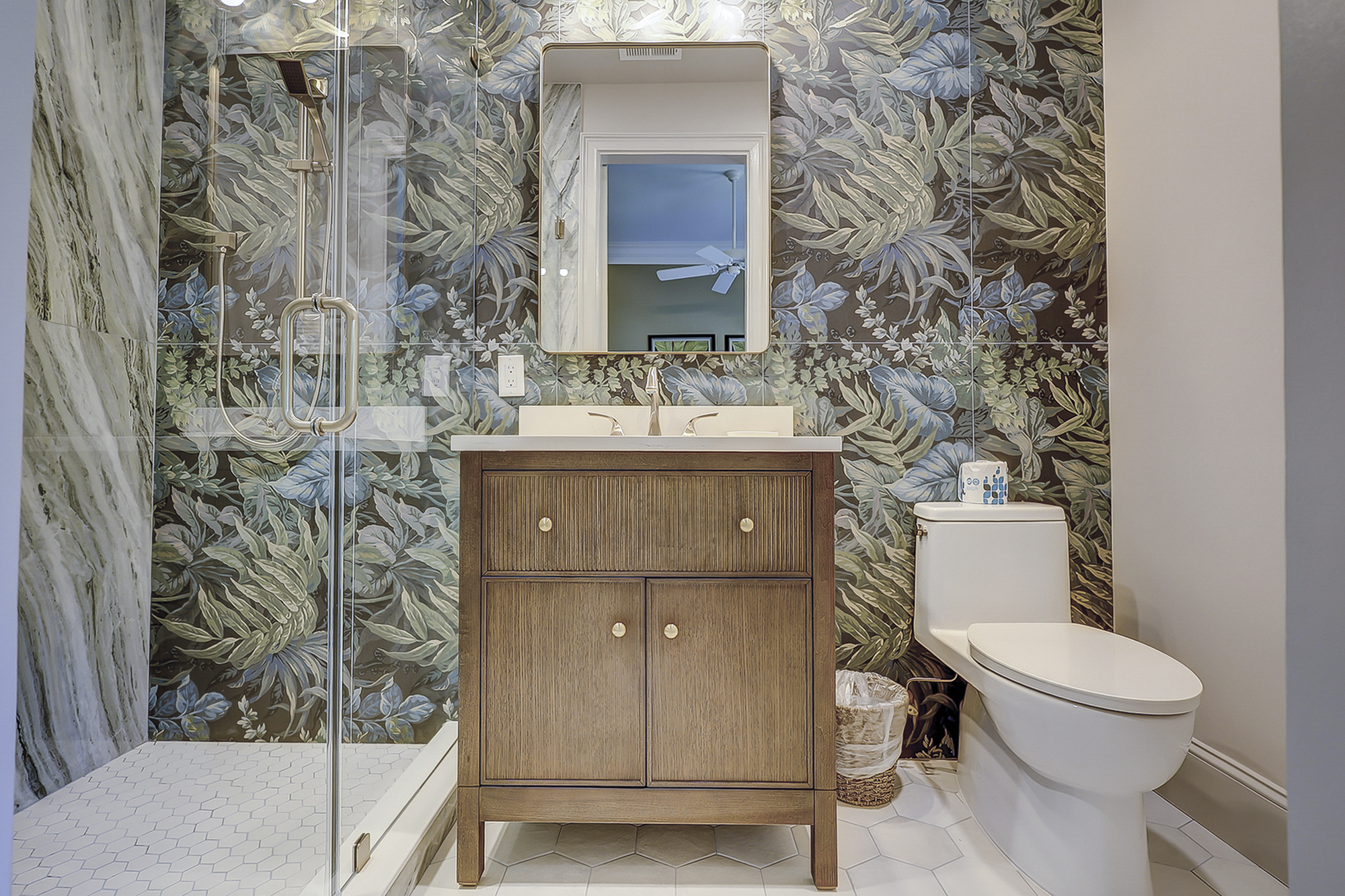 King Suite Full Bathroom