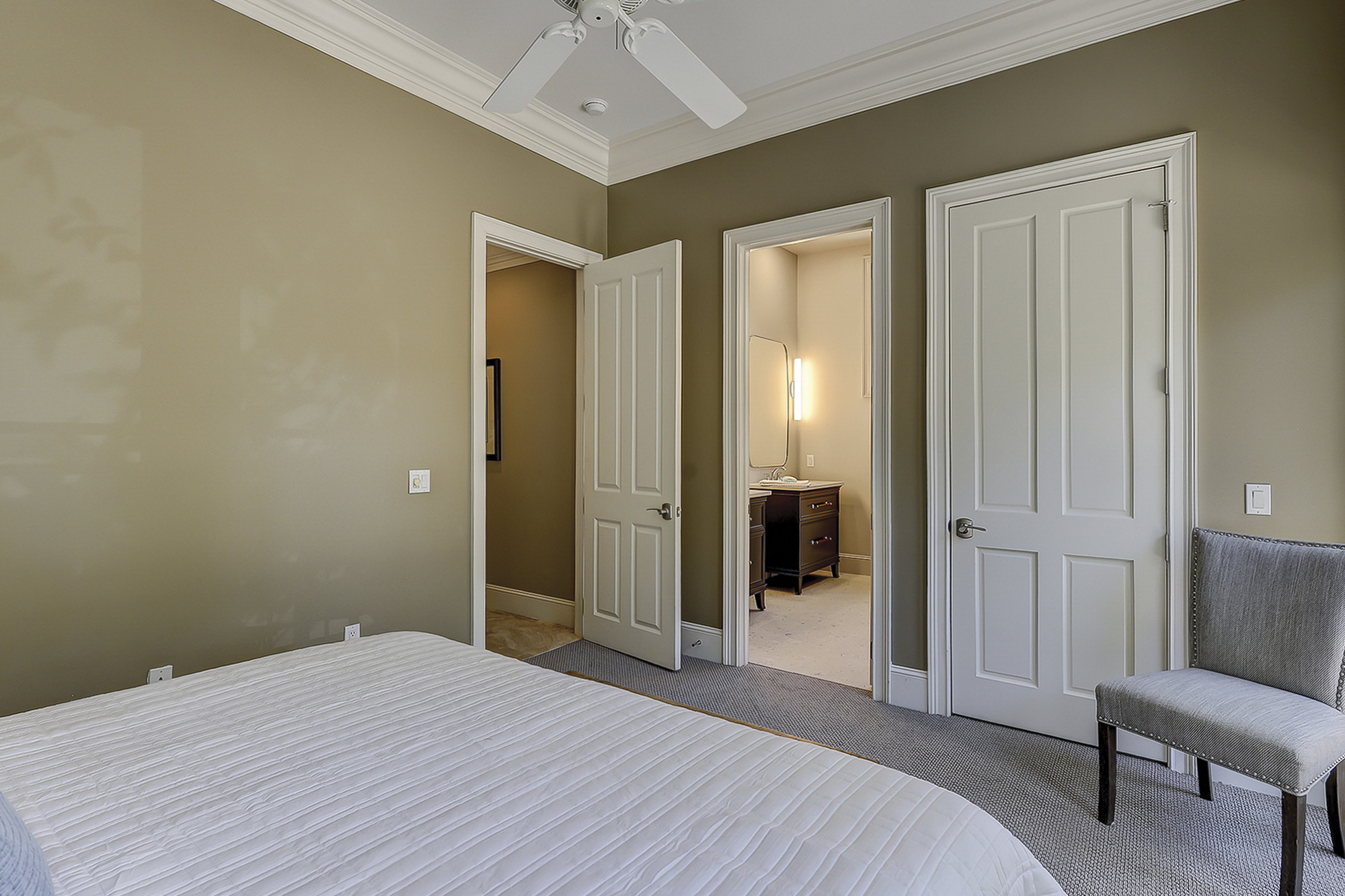 Main Floor King Suite