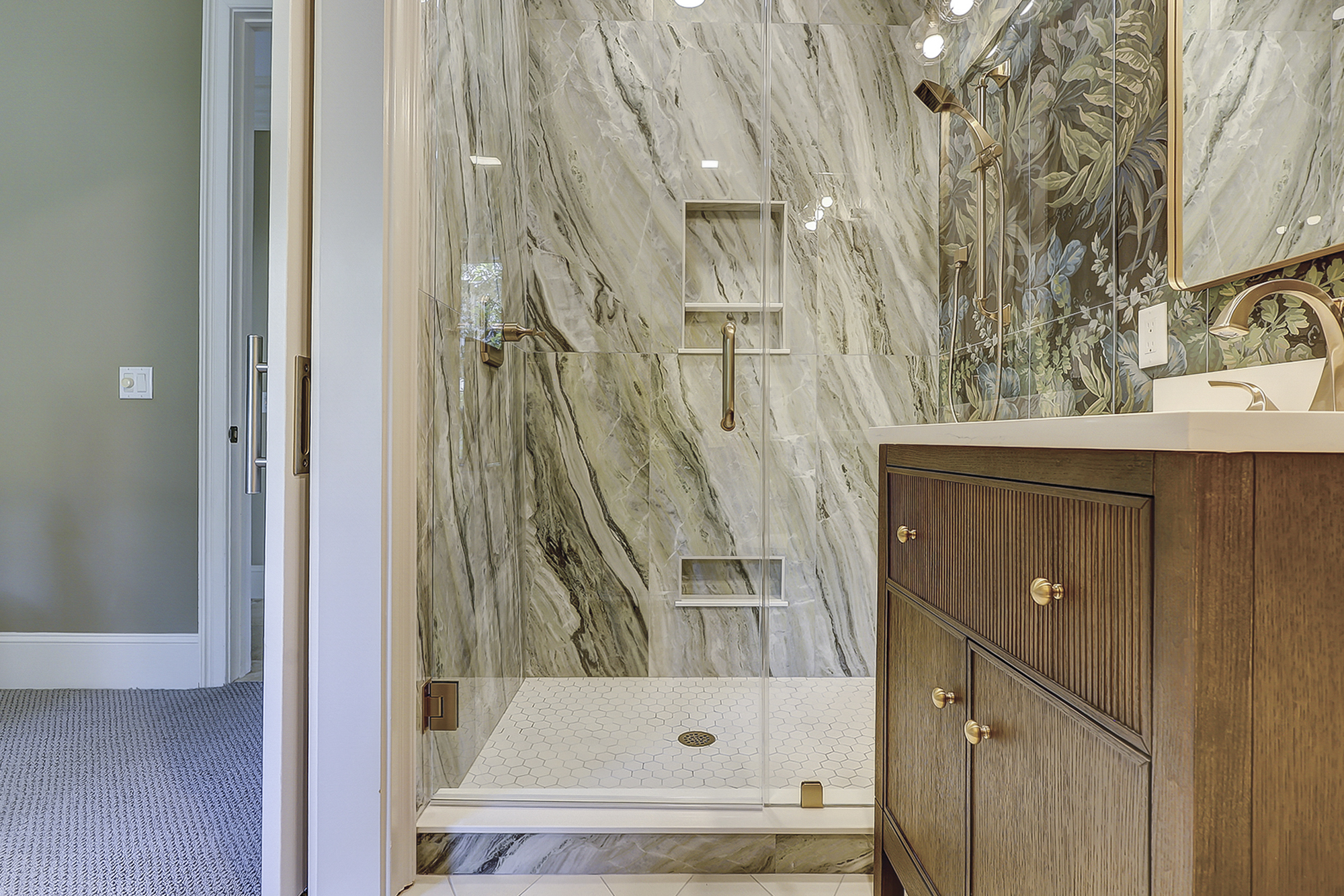 King Suite Full Bathroom