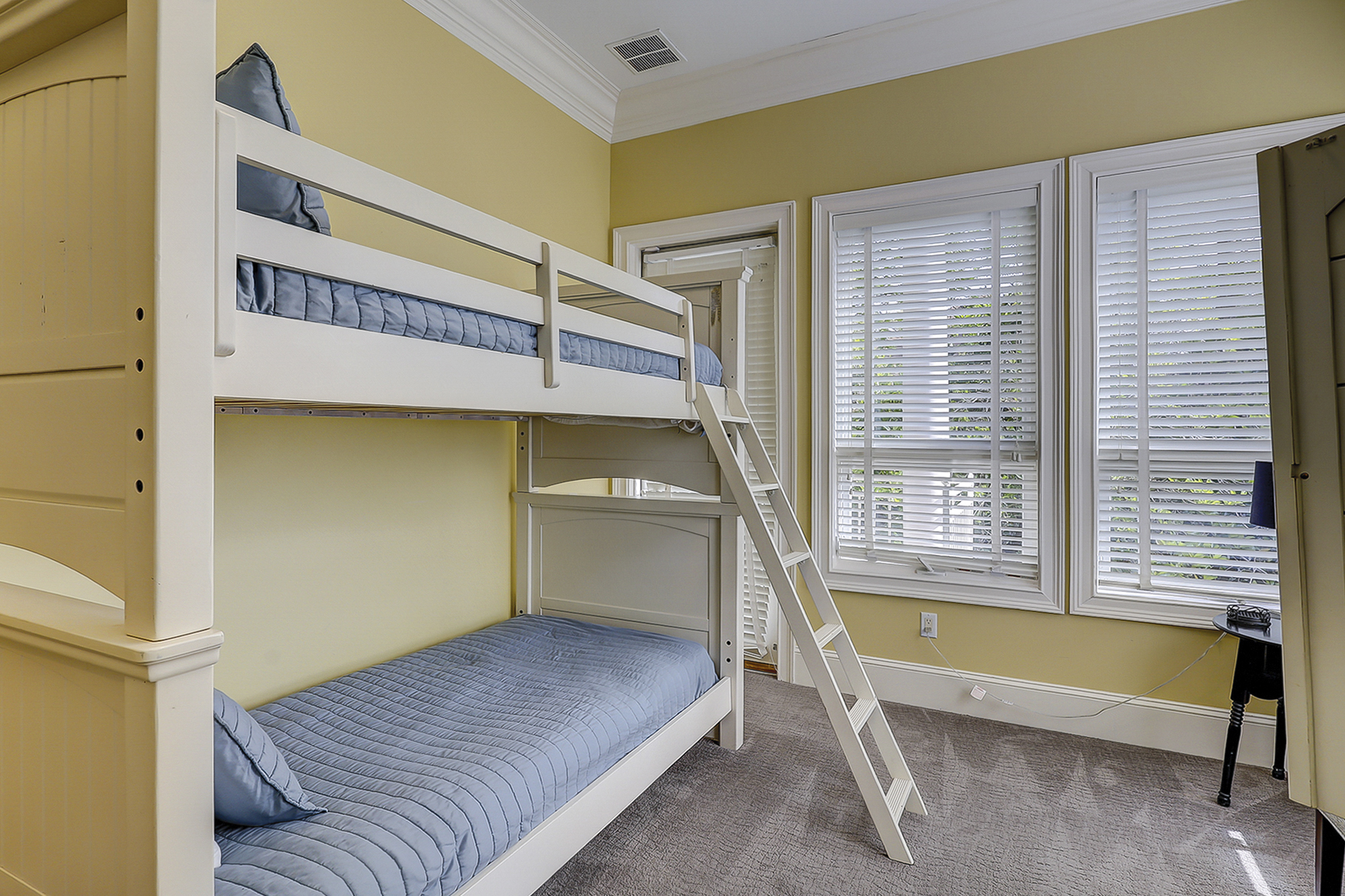 Bunk Bedroom - 2 Twins