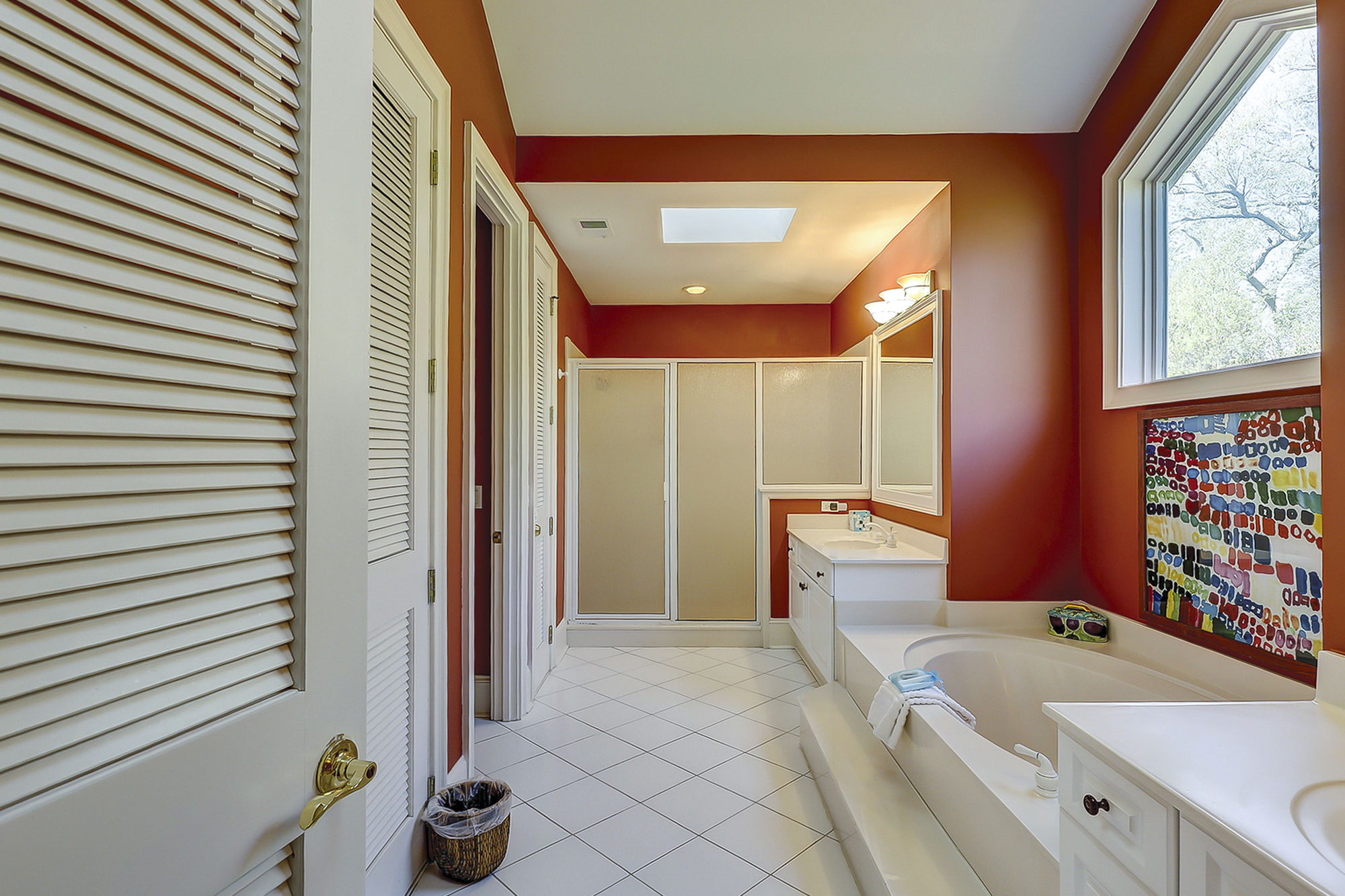 King Suite Full Bathroom